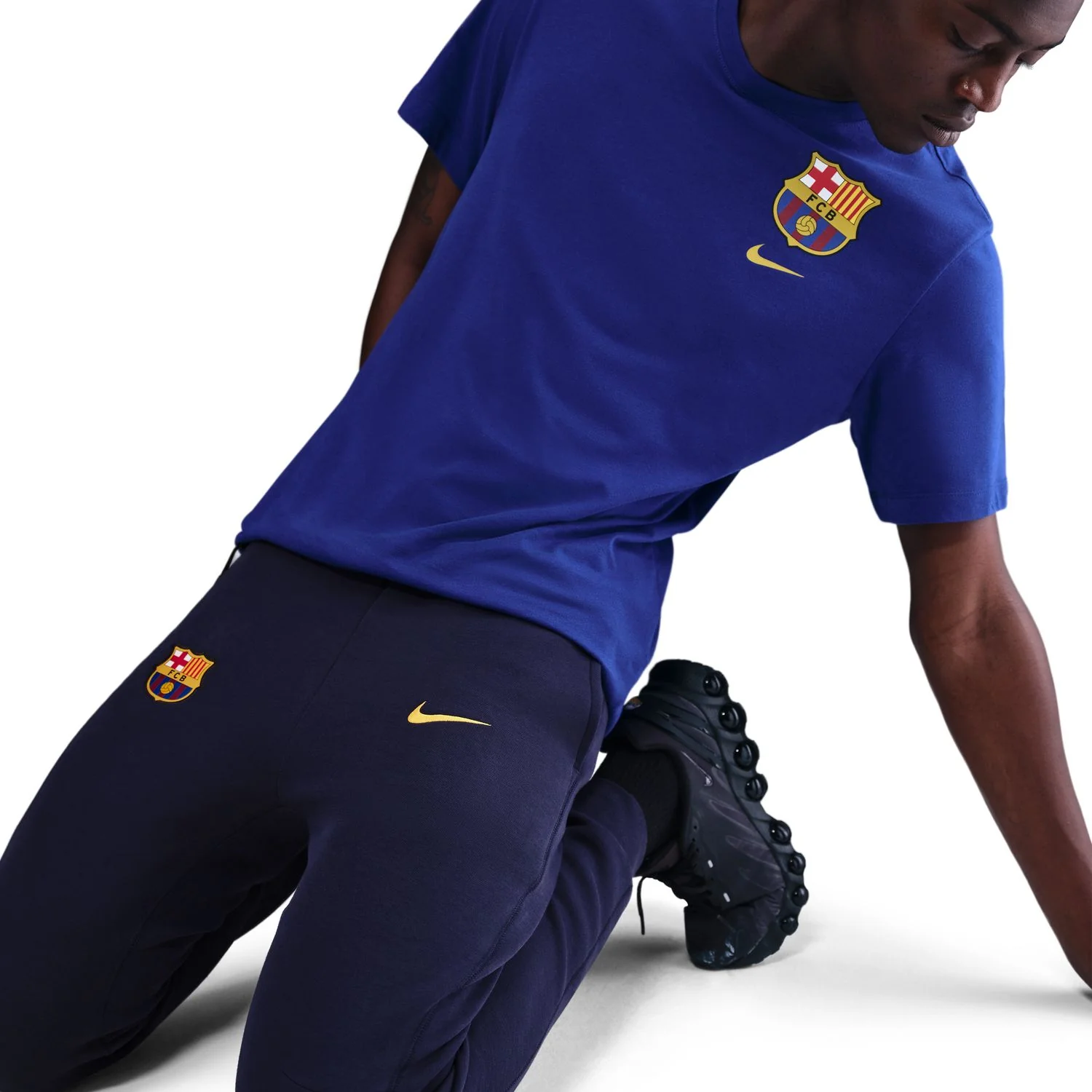 Barcelona 2025-26 Tech-Fleece Joggers - Image 5